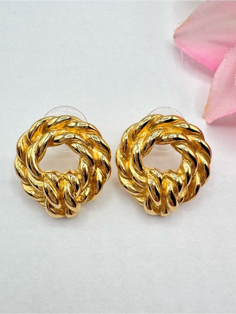Vintage Monet Rope Wreath Circle Knot Gold Tone Earrings Chic Luxe Classy Signed